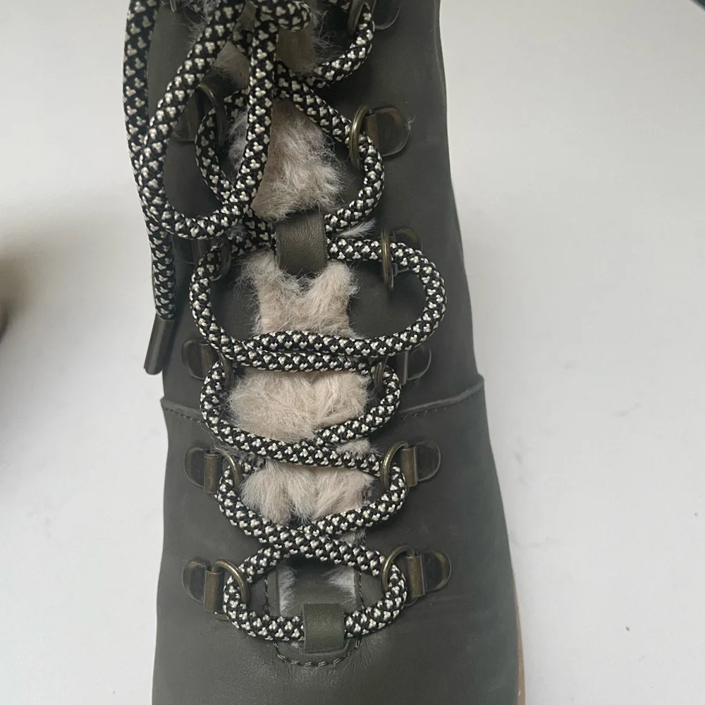 Toms Dark Green Wedge Boots with Tan Sole